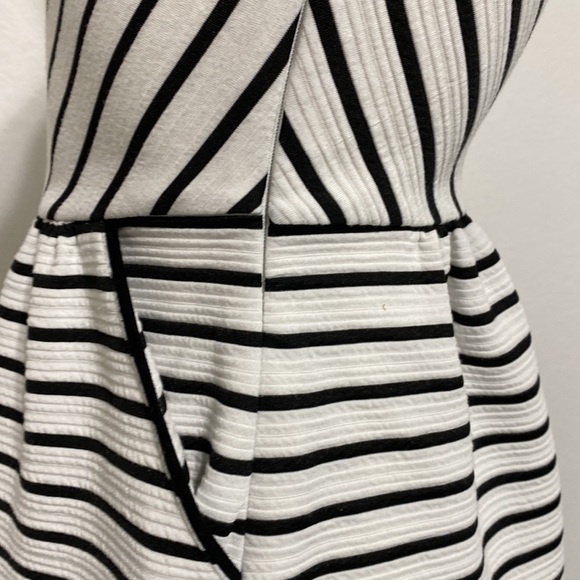 Maeve Anthropologie Black & White Mitred Striped Fit & Flare Dress Size 0 - Picture 5 of 5